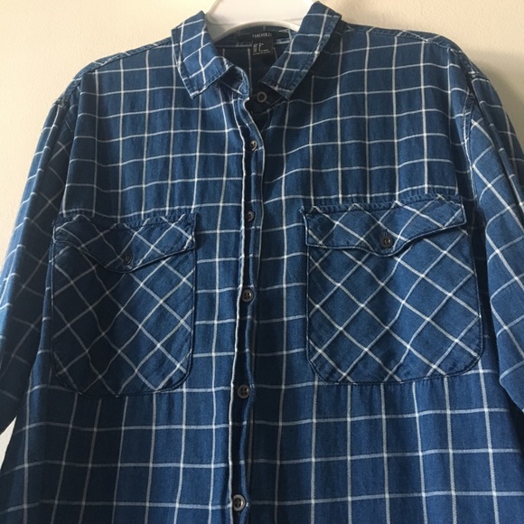 Denim button down 💙 - Picture 2 of 4